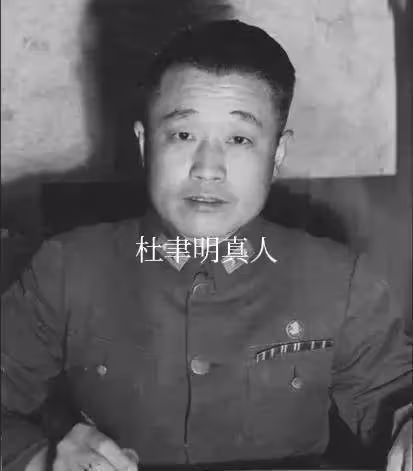電視劇《大決戰》中，有兩個角色演得非常出彩