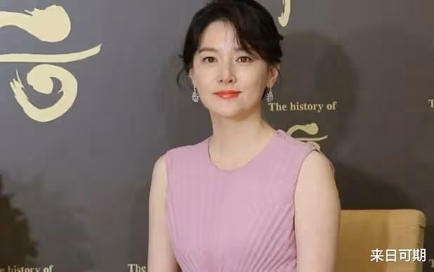 她16年前風靡亞洲，38歲嫁富豪生龍鳳胎，今49歲依舊時尚猶存
