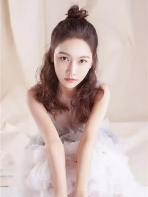 曝42歲任重孫驍驍即將結婚！被證實已試婚紗，女方一年前小腹微隆