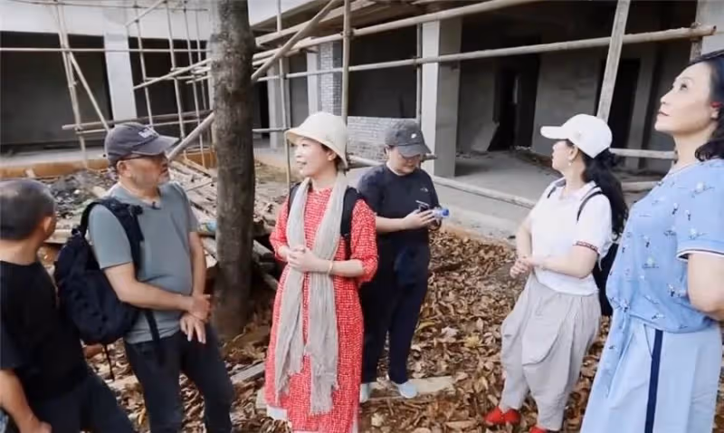 這5個50歲多歲的單身閨蜜團一起退休養老！建造157坪山間別墅