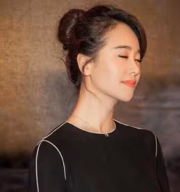 她比許晴更動人,姜文曾一眼相中她,陳道明至今對她念不忘