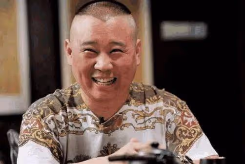 郭麒麟親生母親,20年前拋棄郭德綱,如今在日本生活的怎麼樣了