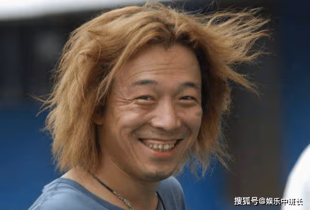 「歪嘴醜男」杜旭東，年輕時帥到逆天，和妻子相愛30年零緋聞