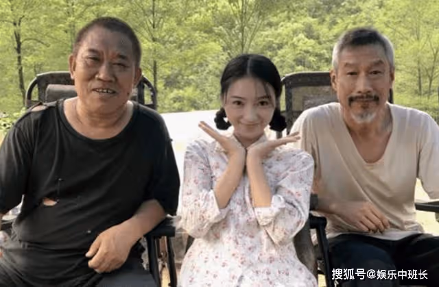 「歪嘴醜男」杜旭東，年輕時帥到逆天，和妻子相愛30年零緋聞