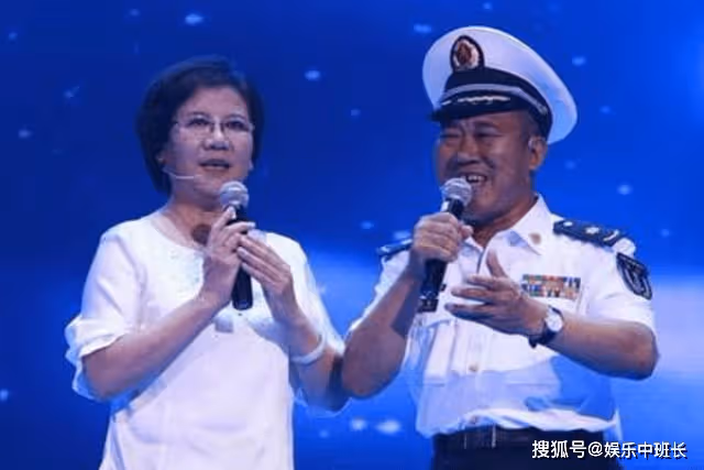 「歪嘴醜男」杜旭東，年輕時帥到逆天，和妻子相愛30年零緋聞