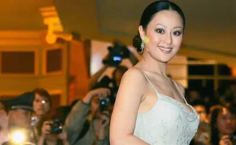 因奢侈消費,夫家無力承擔,兩度失婚,36歲獨扛9億巨債,被批「拜金」的章小蕙,活出了自己的精彩