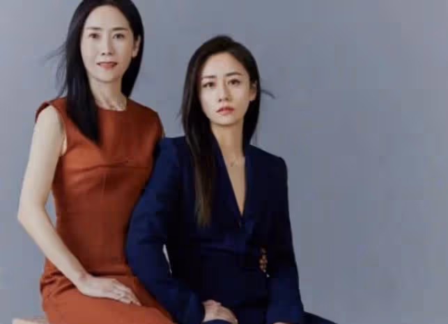 「母女四口」旗袍照走紅,女兒繼承媽媽的美貌,根本「復制黏貼」當看到爸爸顏值時,網友不淡定了