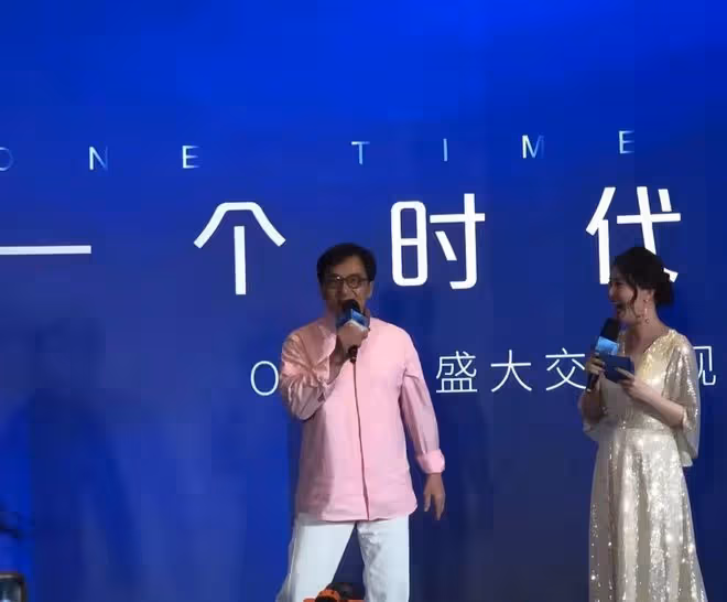 成龍定居杭州!慶喬遷新居親自下廚招待賓客,購房資格引發熱議