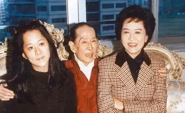 她是香港第一美女!為嫁豪門「連生4子」逼走原配 47歲終入豪門「丈夫遺言」:給她1塊錢