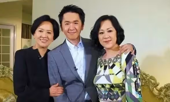 她是香港第一美女!為嫁豪門「連生4子」逼走原配 47歲終入豪門「丈夫遺言」:給她1塊錢