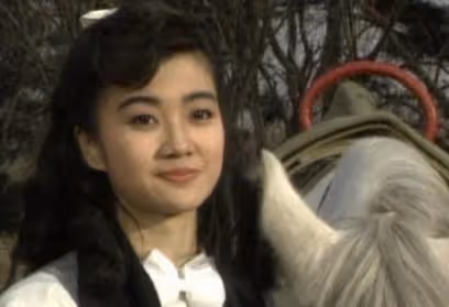 難逃瓊女郎魔咒!她剛爆紅卻與男友「共墜火山而亡」年僅29歲 駕駛員「一番話」至今耐人尋味