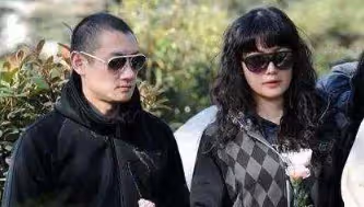 難逃瓊女郎魔咒!她剛爆紅卻與男友「共墜火山而亡」年僅29歲 駕駛員「一番話」至今耐人尋味