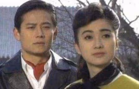 難逃瓊女郎魔咒!她剛爆紅卻與男友「共墜火山而亡」年僅29歲 駕駛員「一番話」至今耐人尋味