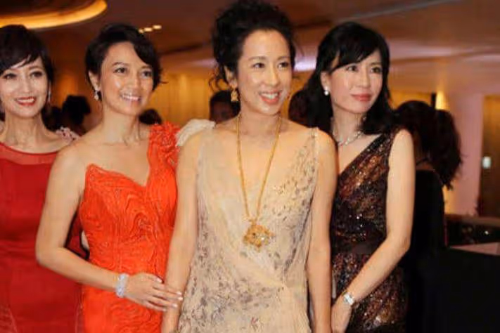 神似小燕子！前港姐「被追債千萬」辛酸抵押后冠　靠學識重新振作「51歲近況」稱：永不放棄