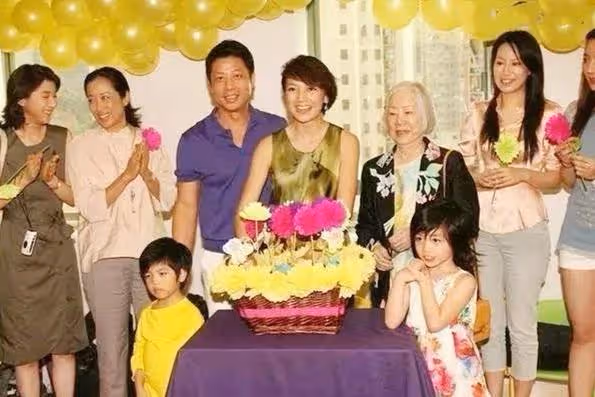 神似小燕子！前港姐「被追債千萬」辛酸抵押后冠　靠學識重新振作「51歲近況」稱：永不放棄