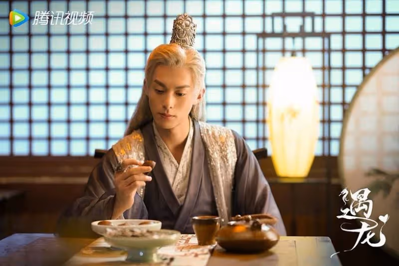 王鶴棣7件事!曾當過空少非富二代,直播上演霸道月尊哄嬌妻