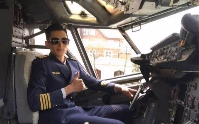王鶴棣7件事!曾當過空少非富二代,直播上演霸道月尊哄嬌妻