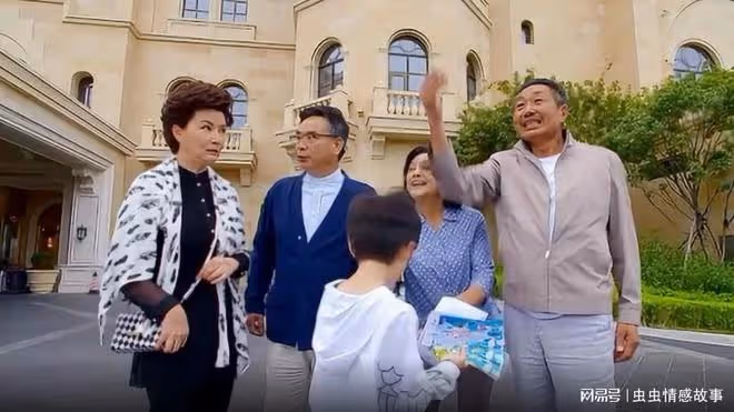 丈母娘生日我給1千紅包,妻子來電我誤按免提,丈母娘直接掀了桌