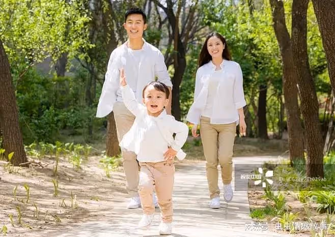 丈母娘生日我給1千紅包，妻子來電我誤按免提，丈母娘直接掀了桌