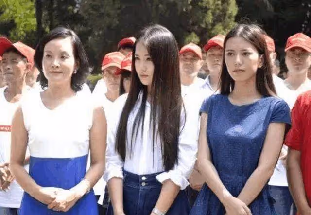 橫店女群演生存現狀堪憂,個個高顏值好身材,一天90塊看了心疼