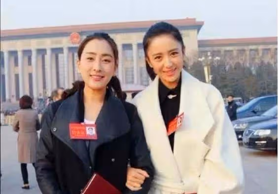 明星網民大會堂開會不許化妝,終於暴露真實顏值,楊洋讓人想不到