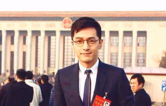 明星網民大會堂開會不許化妝,終於暴露真實顏值,楊洋讓人想不到
