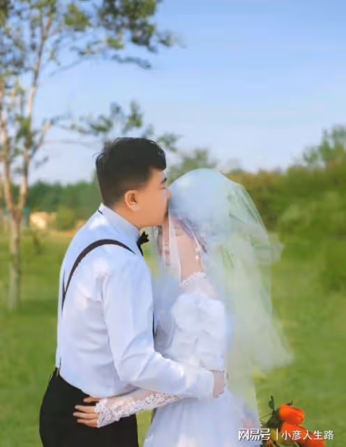 曝大衣哥兒子在十一完婚,宴會規格高於陳亞男,彩禮、三金或翻倍
