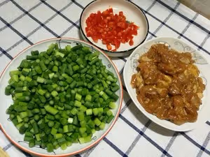 蒜苔雞丁