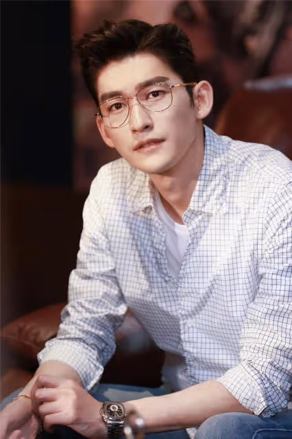 張翰錄綜藝惹爭議，襪子9天不洗仍繼續穿，一旁容祖兒趕忙後退