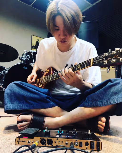 41歲男星負債百萬又失業，為生計兼職開計程車，兒子才剛滿1歲