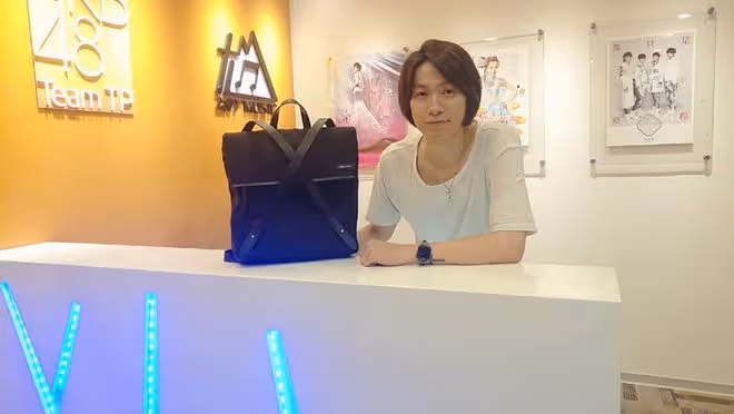 41歲男星負債百萬又失業，為生計兼職開計程車，兒子才剛滿1歲