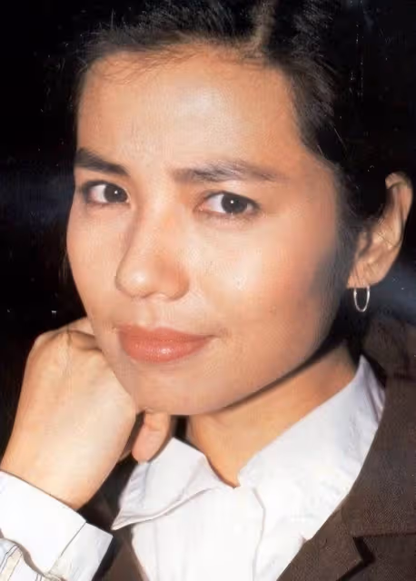 鐘楚紅:劉德華心中的理想妻子,放棄事業為愛隱退,相敬如賓二十年,丈夫彌留之際勸她另覓良人,她卻發誓終身不嫁