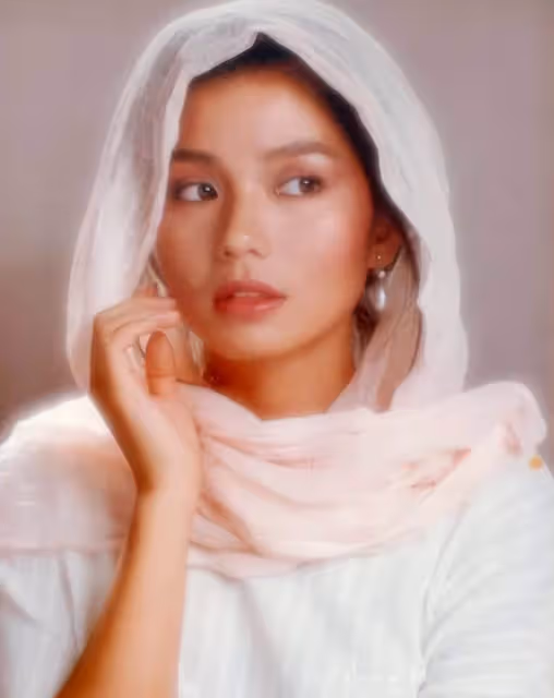鐘楚紅：劉德華心中的理想妻子，放棄事業為愛隱退，相敬如賓二十年，丈夫彌留之際勸她另覓良人，她卻發誓終身不嫁