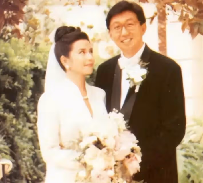 鐘楚紅：劉德華心中的理想妻子，放棄事業為愛隱退，相敬如賓二十年，丈夫彌留之際勸她另覓良人，她卻發誓終身不嫁