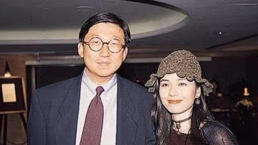 鐘楚紅：劉德華心中的理想妻子，放棄事業為愛隱退，相敬如賓二十年，丈夫彌留之際勸她另覓良人，她卻發誓終身不嫁