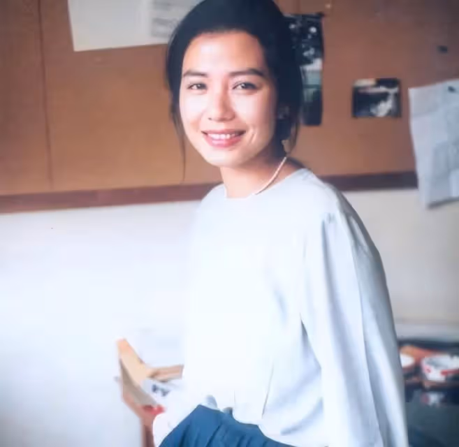 鐘楚紅：劉德華心中的理想妻子，放棄事業為愛隱退，相敬如賓二十年，丈夫彌留之際勸她另覓良人，她卻發誓終身不嫁