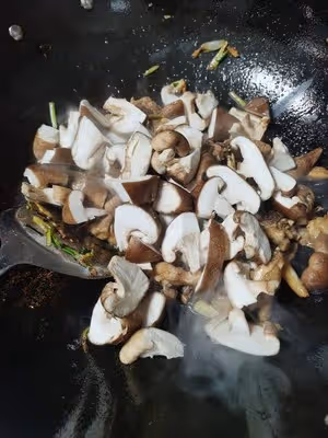 家常香菇燜雞