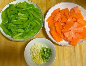 ✅第5道快手低脂菜🥕清脆爽口的芹菜炒胡蘿蔔✨