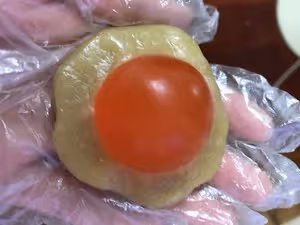 75克蛋黃蓮蓉月餅
