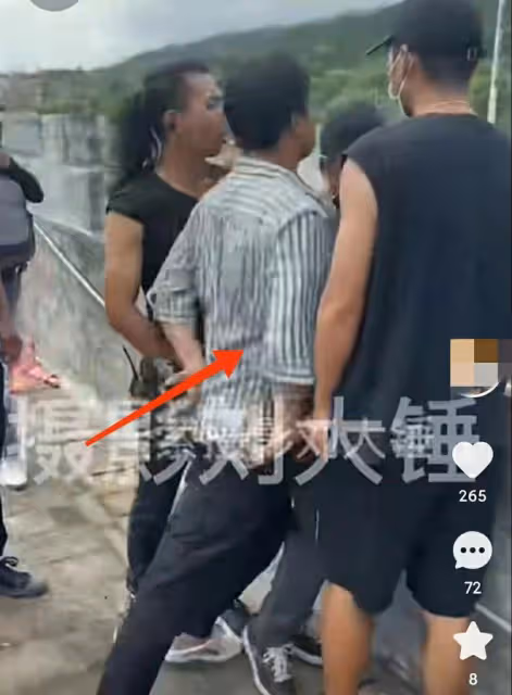 某知名劇組被曝打人!欲將代拍丟下城樓還罵髒話,被打者頭破血流