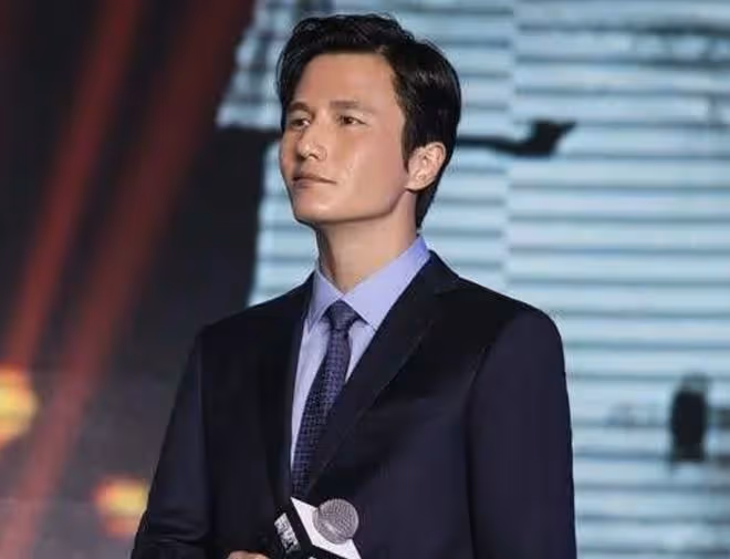 47歲港星尹子維長居內地!吃牛扒喝紅酒太享受,被贊普通話說得好