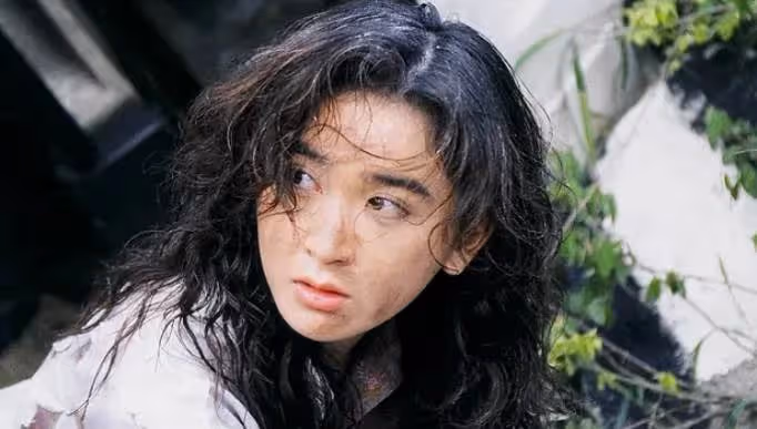 她因家境困難差點被母親送走,溫碧霞這個「貧民窟」走出來的女星,把養子當親生,55歲怎麼就成為人生贏家了