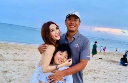 她因家境困難差點被母親送走,溫碧霞這個「貧民窟」走出來的女星,把養子當親生,55歲怎麼就成為人生贏家了
