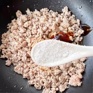 比布丁還要嫩，老少皆宜的肉沫蒸蛋