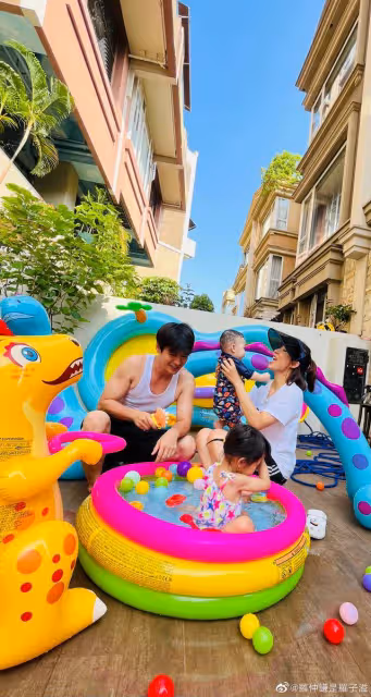 TVB小生喜迎38歲生日!曬一家四口合照,月租4萬豪宅罕見曝光
