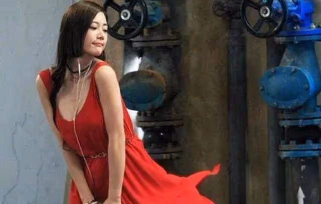 有種「身材」叫做李成敏,穿無痕褲雙腿像開了「特效」,網友:男粉簡直無法眨眼