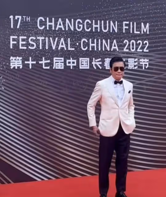長春電影節：央視朱迅優雅，馮遠征老婆穿黑絲，馬麗奪影后好激動