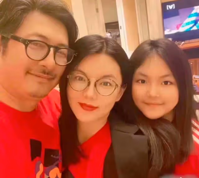 離婚後又一起生活,王岳倫李湘離婚時撕的多慘,如今就有多遷就!