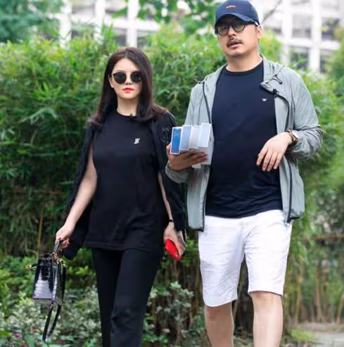 離婚後又一起生活,王岳倫李湘離婚時撕的多慘,如今就有多遷就!