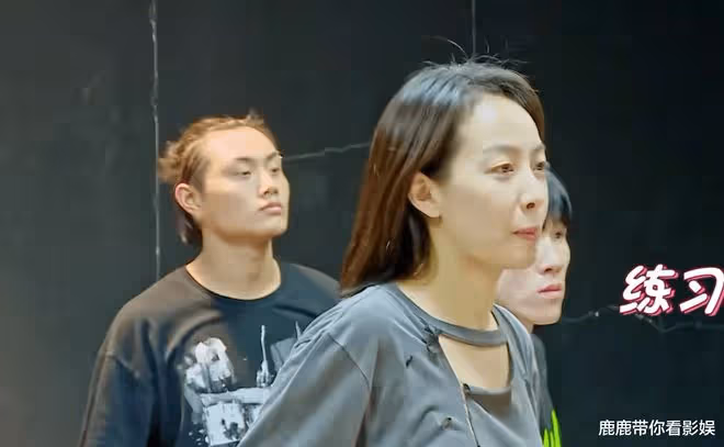 33歲宋茜練習舞蹈被抓拍,看到她腿的那一刻,才知道她身材有多好